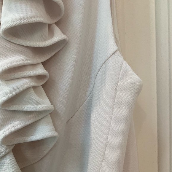 Authentic Douglas Hannant Ruffle Front, V-Neck, Sleeveless Top in Ivory, Sz 6 - Picture 5 of 9